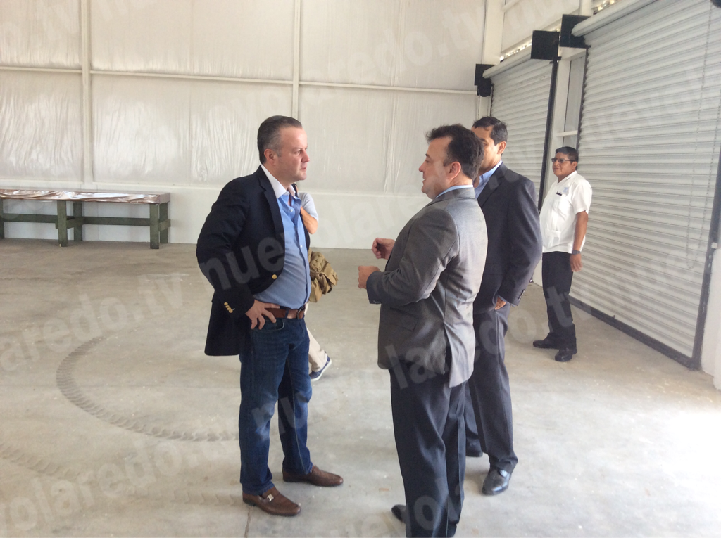 El alcalde junto a los directivos dieron un recorrido para conocer las instalaciones. Foto: nuevolaredo.tv