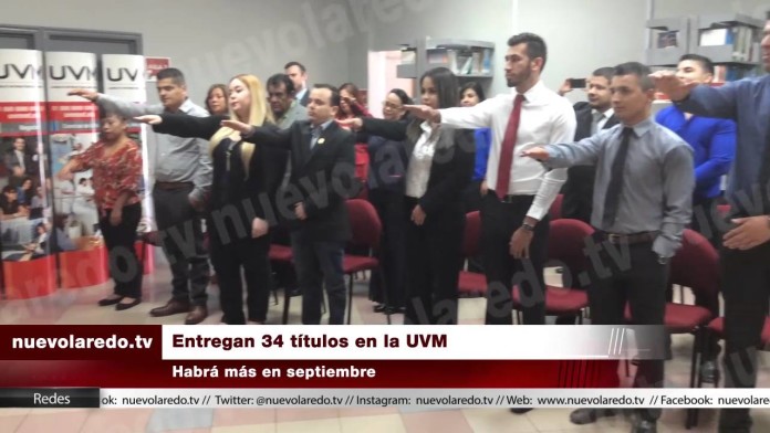 Entregan 34 títulos en la UVM