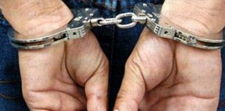 Asaltantes se topan con manifestación, y reciben golpiza