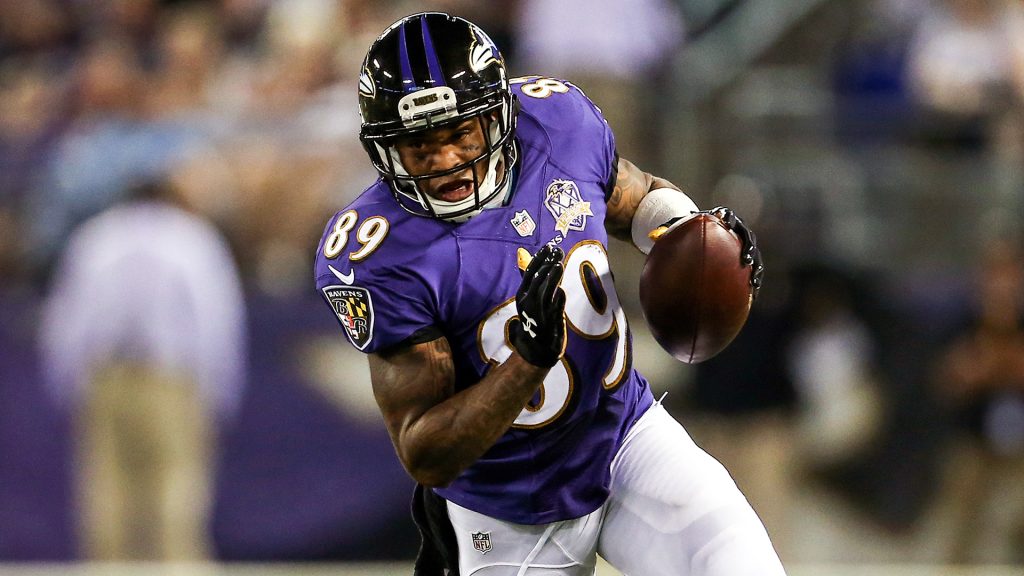 Steve Smith corre con el balón en un partido de los Ravens. Foto Internet