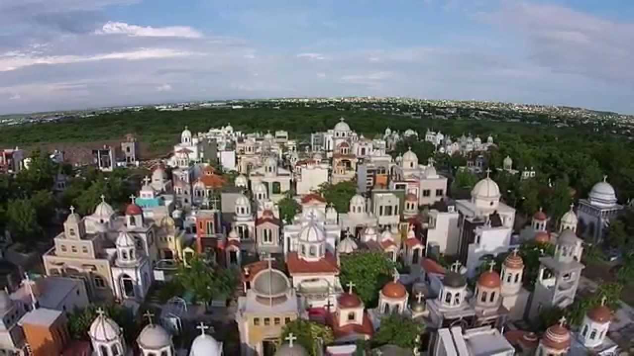 Entre lujosas mega tumbas descansan estos capos en Sinaloa nuevolaredo.tv
