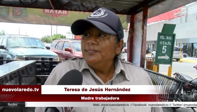 Cumple su sueño de construir una casa para su mamá (VIDEO)