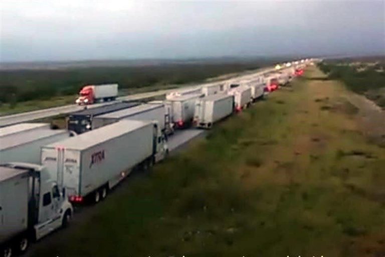 Múltiples choques en la autopista MonterreyLaredo provocan filas de