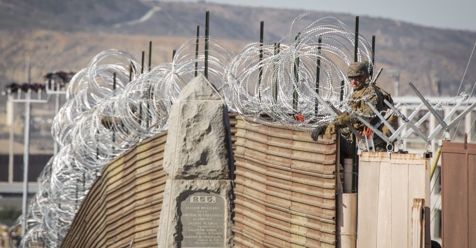 Estados Unidos Blinda La Frontera Con Tijuana Ante Llegada De Migrantes ...