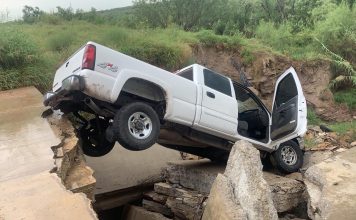 Camioneta se accidenta cuando iban a recoger a indocumentados en Laredo, Texas